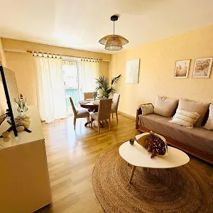 Spacieux 2 65m2 Climatise Au Village Medieval Entre Et Antibes Appartement